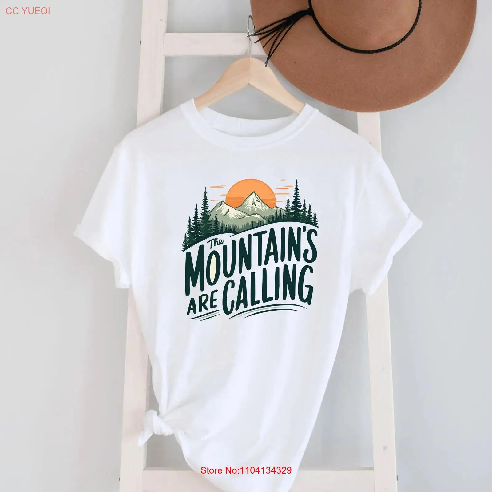 Outdoor Adventure Quotes - De bergen roepen Landscape T-shirt met